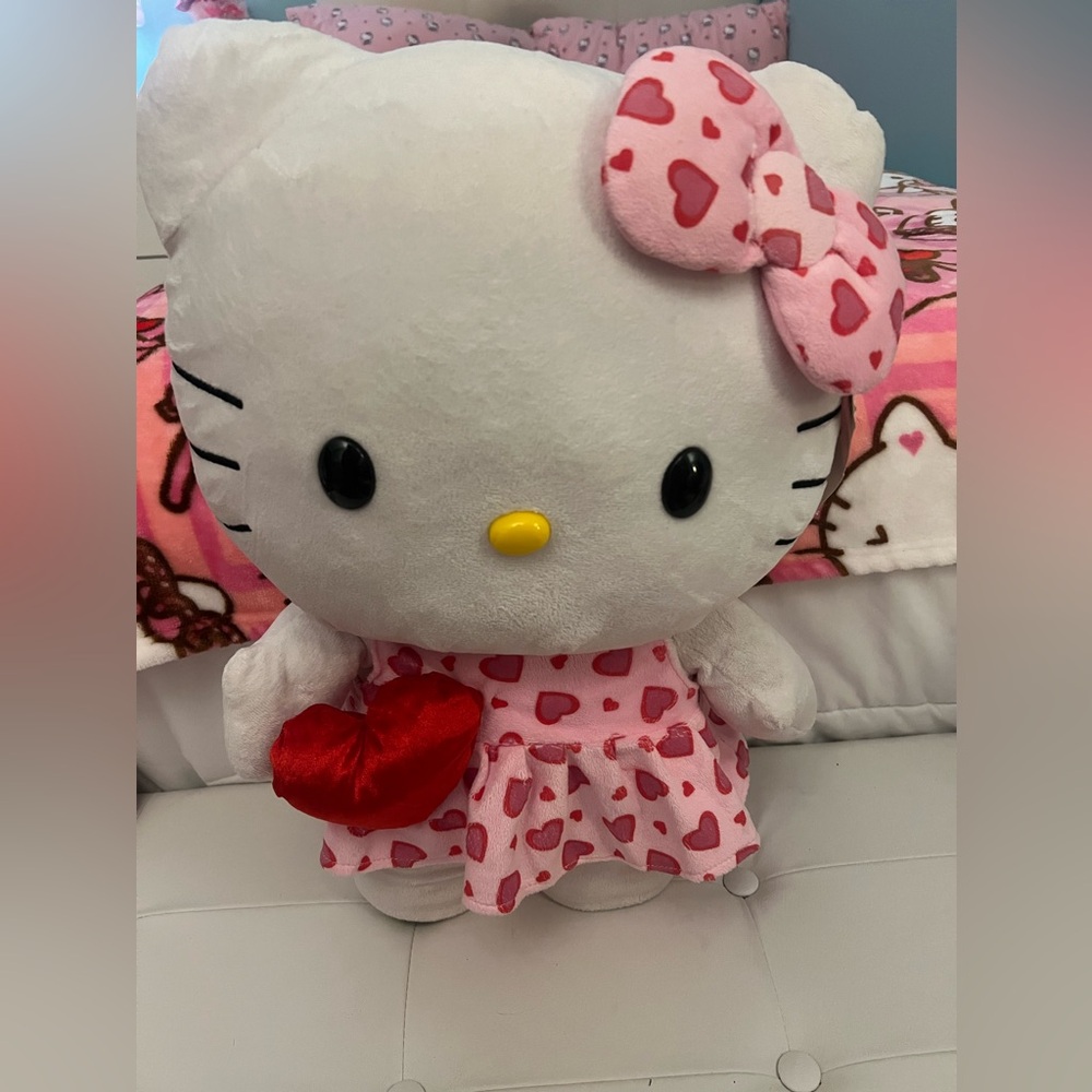 Hello kitty valentines greeter 2015 nwt